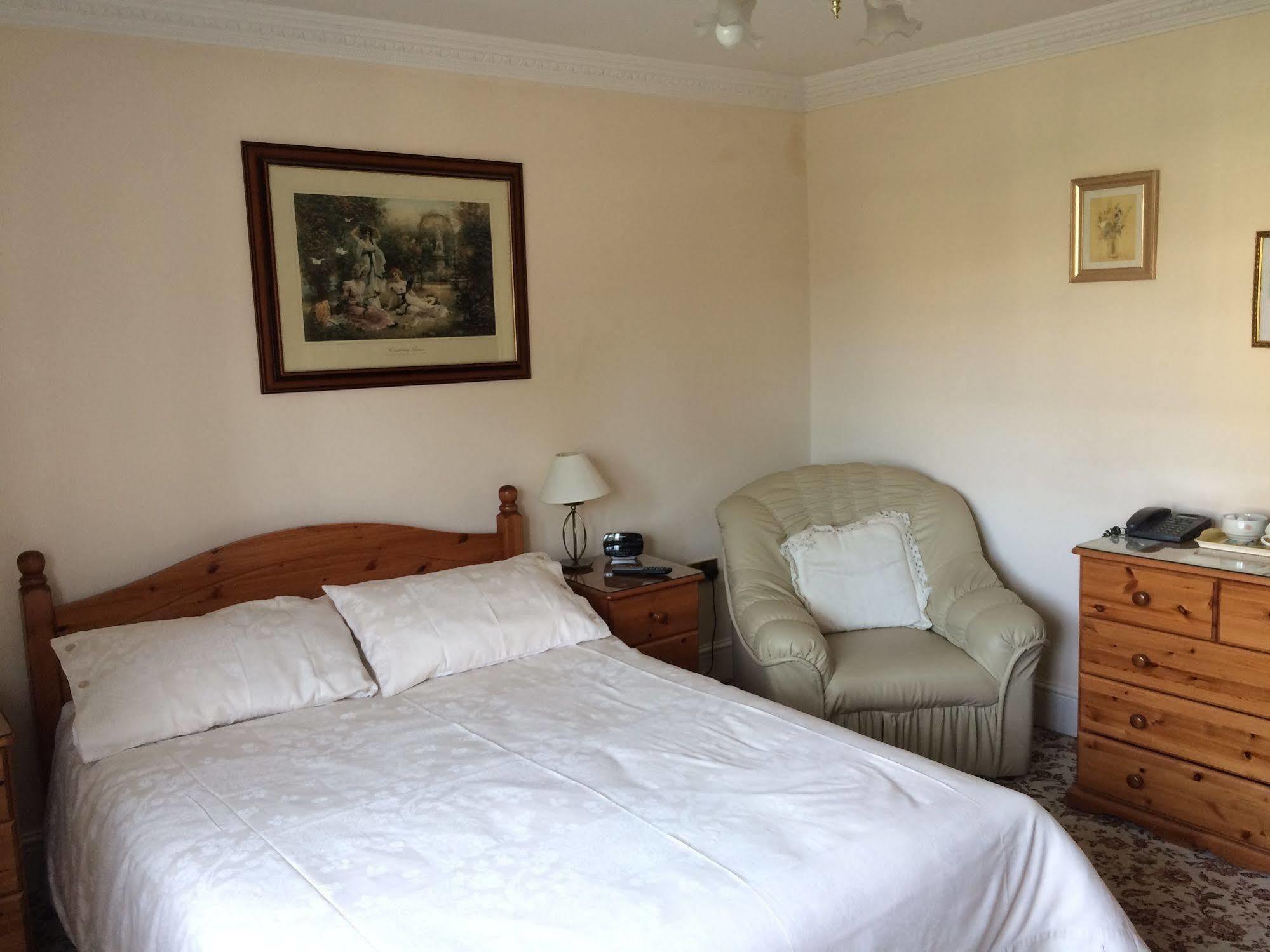 Half Moon Hotel Alford  Ngoại thất bức ảnh