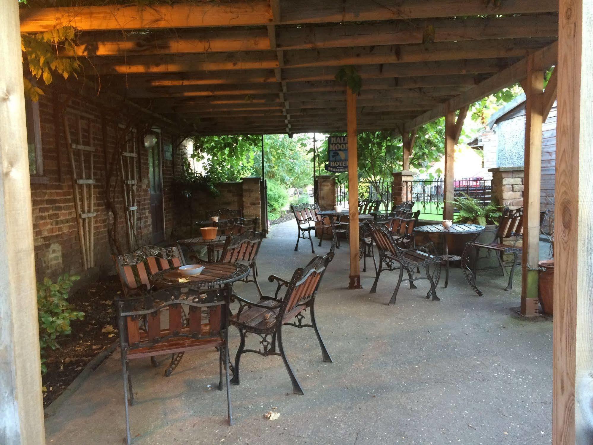 Half Moon Hotel Alford  Ngoại thất bức ảnh