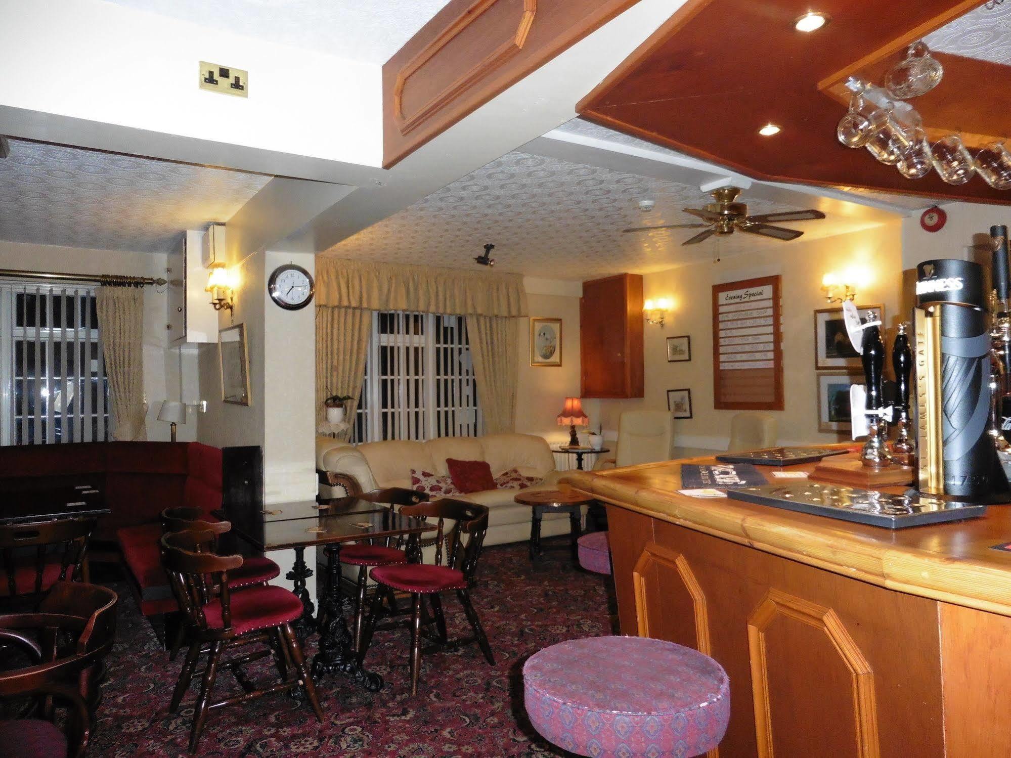 Half Moon Hotel Alford  Ngoại thất bức ảnh
